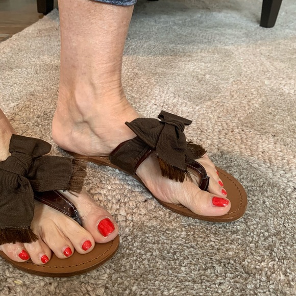 Joan & David Brown Bow leather sandals - Picture 3 of 5